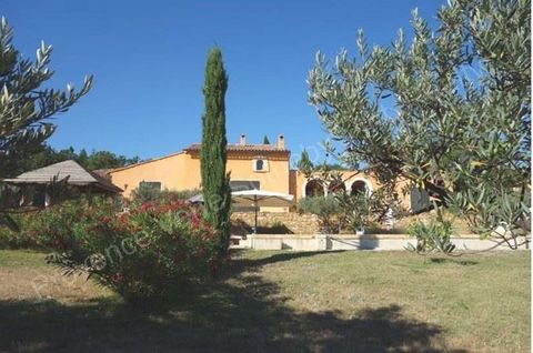 Superb villa comprising a large 6-room house with a beautiful patio, gazebo and lovely swimming pool (12 x 5m). There is also a 2 room bastidon. The garden of 2,764m2 is fully fenced and planted with several olive trees. Built with very high-end mate...