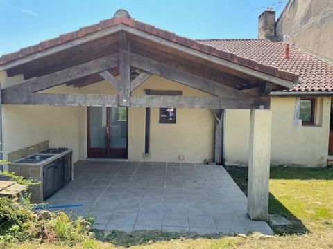 Summary Well maintained renovated house with 3 bedrooms, garden and garage in a lively village with amenities. The house offers a kitchen with dining room and wood-burner, a living room (33m2), an office, a shower room and a separate toilet. On the 1...
