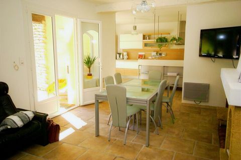 Located in Le Thor, this holiday home is surrounded by greenery and calm surroundings. There is a private swimming pool, where you can enjoy a swim, and a terrace where you can relax. This home is ideal for a vacation with friends or families. You ca...