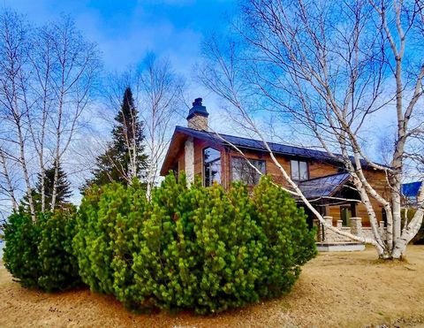And yes already back on the market. Unfortunately for personal reasons, the owner has to put this magnificent and huge property up for sale. Several bedrooms, large garage, landscaped grounds and all a few meters from Gilman Lake, the municipal beach...