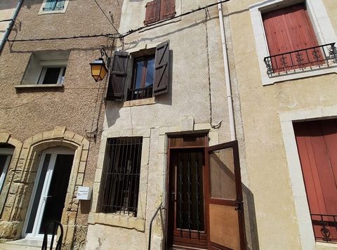 Village with all shops, 10 minutes from Beziers, 25 minutes from the beach and 10 minutes from the Orb river. Large village house with 82 m2of living space including 3 bedrooms and 2 bathrooms, plus a cellar of 50 m2, an attic (that could be converte...