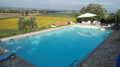 In a beautiful panoramic position we present a recently built villa with annex, well-kept garden, orchard, vineyard, olive grove and a swimming pool in a panoramic area overlooking Lake Massaciuccoli and the sea. The main house is divided over 2 floo...