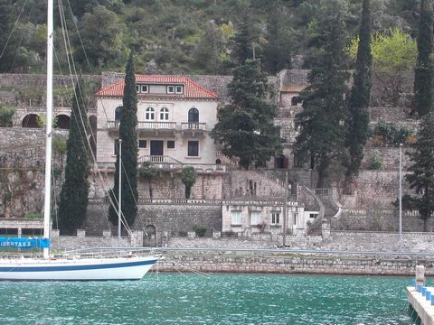 Luxuosa villa de pedra na baía de Dubrovnik 