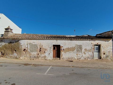 Portugal - TAVIRA - Para VENDA - Ruína de 47 m² de construção com projecto aprovado centro de Tavira. Vende-se casa em ruínas para restaurar localizada no coração da pitoresca vila de Tavira no Algarve. Existe um projecto aprovado que inclui uma ampl...