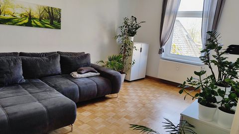 This attractive and well-furnished mezzanine apartment is available for immediate occupancy. There are two pretty rooms in the property for you to use as you wish. Please also note the garden, where you can barbecue, for example. The property is loca...