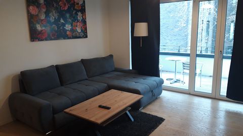 Very nice flat in Offenbach am Main. The flat is located in the centre of Offenbach/ Leather Museum. A few minutes walk to the S - railway to Frankfurt. Frankfurt can be reached in less than 10 minutes, to the airport about 12 minutes by car. The Fra...
