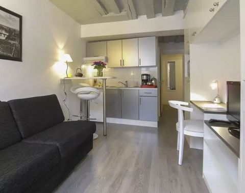 This flat is a studio of about 18 square meters located rue Charlot in the 3rd arrondissement of Paris Marais district. It is located on the 3rd floor without lift. It has a living/dining room, a fully equipped open kitchen and a bathroom. It offers ...