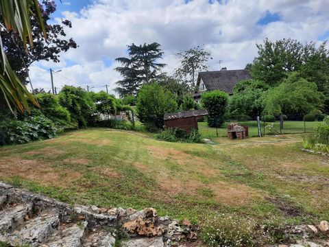 Immo-pop, the fixed-price real estate agency offers you If you love nature, give free rein to your imagination with this plot of 397 m² in UC zone. - The number of habitable levels including converted or convertible attic is limited to three (Ground ...