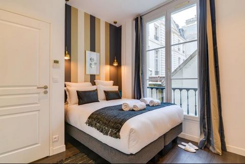 Only 6 minutes’ walk from the Palais Royale, in the 1st arrondissement, the 4-bedroom apartment introduces you to Parisian charm and elegance. Blending sleek surfaces with whimsical decorative accents, our local interior designer has combined antique...