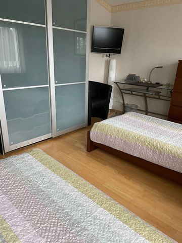 Good connections to Cologne, Düsseldorf, airport good motorway connections. The flat is quiet but centrally located.