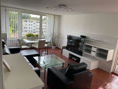 A bright , beautiful and modernized 3 room apartment in a quiet and well-kept suburban location. A parking space and high-speed internet are also included in the price. Directly in front of the front door is a bus stop. Supermarkets and many other st...