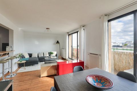 Discover this cosy and charming apartment located on the top floor of a modern building. You will appreciate the comfort of the apartment, the many amenities and the tranquility of the place. This unique apartment is close to all the sites for shoppi...