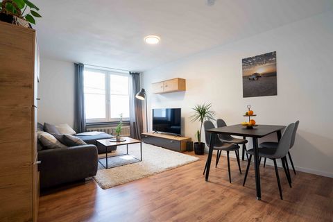For temporary rental (longstay) is available immediately a freshly renovated about 70sqm and fully furnished apartment in the heart of Augsburg. It is well suited for both singles and couples due to its layout. From the 9sqm hallway go all rooms. In ...