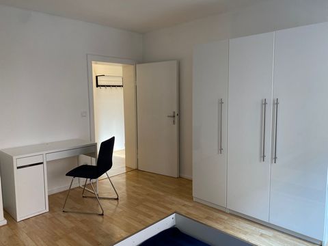 Furnished apartment with separate bedroom, equipped eat-in kitchen and daylight bathroom in a quiet, central location in Mannheim's Lindenhof district. The main train station as well as food markets and restaurants are within walking distance. A TV a...