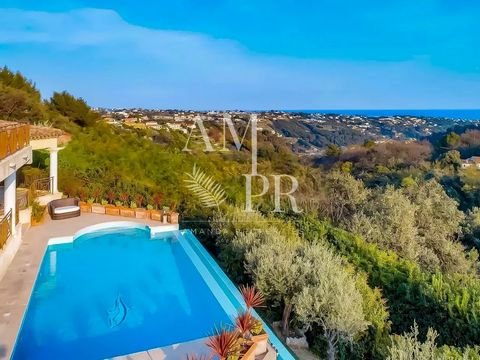 This modern and well-maintained 250m2 with 4 bedrooms, swimming pool, 2500m2 of land and a breathtaking view of the sea and the hills; is located in a privileged residential area of Saint Paul de Vence. It is at short distance from: Nice airport, sto...