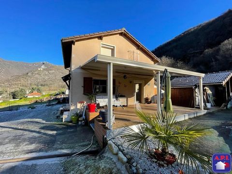 WHAT A FRAME! Close to Tarascon sur Ariege, come and discover this house composed of three bedrooms, a beautiful terrace with a view of the mountains, a bathroom, a shower room and an extension with three rooms. Equipped with a pellet heating system ...