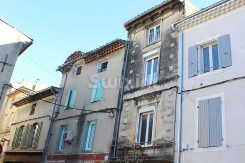 Ref: 67393AR Pont-St-Esprit Townhouse comprising commercial premises on the ground floor. Upstairs living room opening onto kitchen, 2 large bedrooms each with its own bathroom, attic. PVC joinery with double glazing and electric roller shutters. To ...