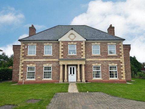 The Charles Church built 'Manor House' offers excellent living accommodation set out over two floors, suitable for the most demanding of family requirements. This is a perfect house in which to entertain as all the reception rooms lead into the exten...