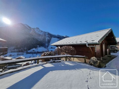 Chalet Le Pic Vert is a large, modern chalet located above La Chapelle d’Abondance, with imposing views and lots of sunshine. Built in 2001 by the local builders, Chalet Tardy, the property benefits from approximately 150 sq m of habitable space (185...