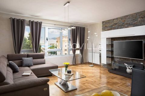 Istra, Pula, luxury apartment rental in the city center with a sea view. In the center of Pula, just a step away from historical landmarks such as the Temple of Augustus and the famous Roman Forum, which is rich with renowned restaurants and charming...