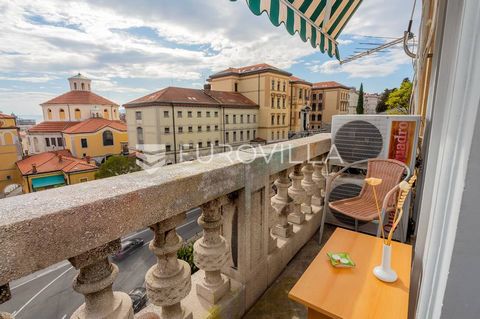 Rijeka, Stari Grad, a spacious five-room apartment, NKP 152.05m2, on the sixth floor in a building with an elevator.The apartment consists of an entrance hall, four bedrooms, living room, kitchen with dining room, bathroom.It is located in the center...