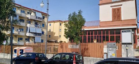 Portici/ Bellavista, Piazza Gravina in the renowned residential area of Bellavista, we offer for sale a splendid independent solution, set in a central and prestigious context Particular for its characteristics and central position with respect to mo...