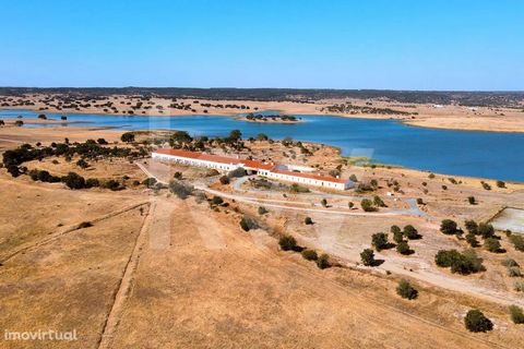 Rural Hotel located in the heart of the Upper Alentejo. Framed in a typical Alentejo homeland, which does not lack an extensive lake where clean nautical activities can be developed, this cozy rural hotel has the following units: Country House (Hotel...