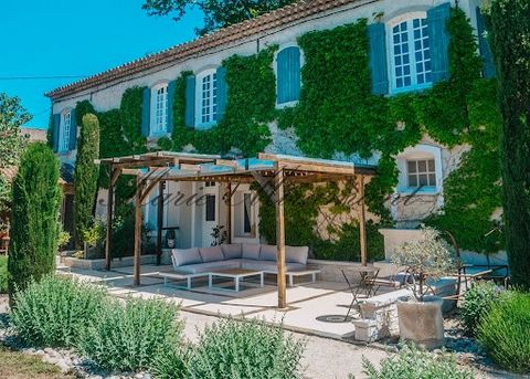 The agency Marie MIRAMANT, specialized in character and luxury real estate offers in Avignon, in a quiet environment, a charming property of about 200 m² opening onto nice plot of 2.4 hectares, with swimming pool, two terraces, one covered, outbuildi...