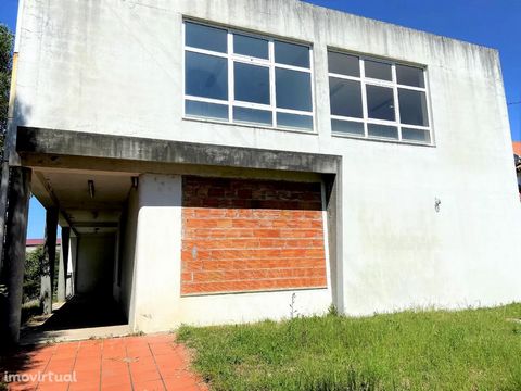 Video-visit available in this property - To learn more, please contact us. Building with four floors consisting of basement, ground floor, floor and recessed, inserted in a land with the area of 2.046m2. Building was built from scratch for the purpos...