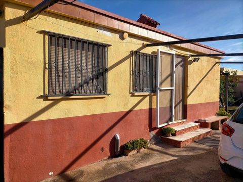 Total surface area 37 m², country house plot area 607 m², usable floor area 37 m², single bedrooms: 1, double bedrooms: 1, 1 bathrooms, age between 30 and 50 years, built-in wardrobes, ext. woodwork (aluminum), fireplace, kitchen, state of repair: in...