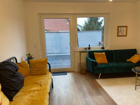 Large furnished room (couch, bed, desk, smart TV) with patio door. Shared use of roof terrace, use of kitchen, bathroom (walk-in shower and bathtub) Washing machine is available and a parking space for a car. The apartment is over 150 square meters i...