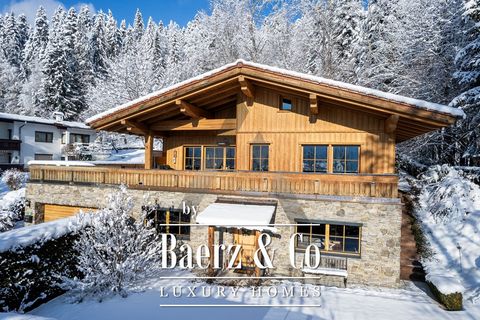 This cozy, south-facing country house is in a quiet, slightly elevated position on the edge of the forest and offers a magnificent view of the surrounding mountains. The top floor features an open-plan living area with tiled fireplace, a spacious kit...