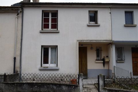 Terraced house to renovate with a courtyard in front of the house and behind with barbecue, close to shops, Including. Living room with insert fireplace (28m²), semi-equipped kitchen (9m²), pantry (4m²), cupboard, separate toilet, 1st. floor: 3 bedro...
