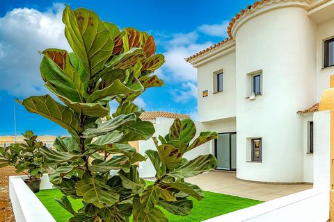 Brand new townhouses focused on investors who wish to use it as a holiday home and obtain high profitability. The prices, depending on each of the units, range between 267,777.78 and 293,333.33 These are located within a private residential area, wit...