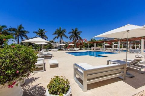 EXCELLENT 2 BEDROOM, 2 BATHROOM APARTMENT FOR SALE, FURNISHED AND EQUIPPED IN MAGIA BEACHSIDE IN PLAYA DEL CARMEN. WITH THE BEST LOCATION, JUST STEPS FROM THE BEACH AND THE FIFTH AVENUE, IDEAL AS AN INVESTMENT FOR VACATION RENTALS.  *FEATURES: -150 s...