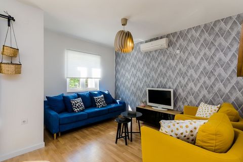 Apartment Sea Shell is a self-catering accommodation located in the Babin Kuk neighborhood, in Dubrovnik Kindly note: Free private parking is at your disposal, reservation is required. This lovely three-bedroom apartment with furnished terrace featur...