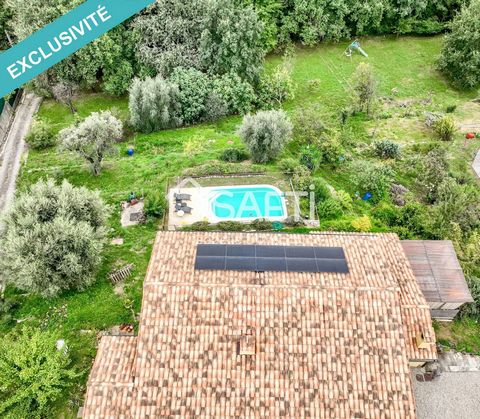 EXCLUSIVITE SAFTI, calme absolu, sans vis-à-vis, belle familiale 7P de 2003 avec garage et piscine. Terrain 2500m2 agrémenté de nombreux arbres fruitiers avec une vue dégagée sur la nature. Dans cet environnement champêtre, la maison vous offre envir...