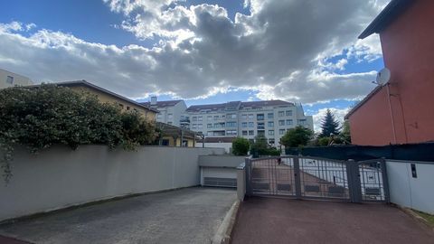 Villeurbanne (69), à vendre Parking fermé