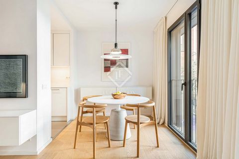 A little gem in the middle of the Eixample Left, between the Plaça Universitat and the Plaça de Espanya. This new build home has all the typical characteristics of the perfect apartment for a family that wants to live in the heart of the city with ma...