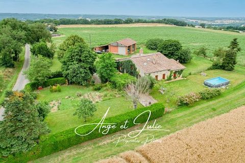 LEVIGNAC 31530 - 20km west of TOULOUSE - Old farmhouse transformed into a dwelling - 152m2 + 120m2 of outbuildings on a plot of 2900m2. Lots of charm and a breathtaking view of the valley! Located on the heights of Levignac, in absolute calm and less...