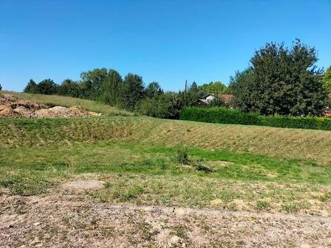 Mauvezin(32120), Terrains viabilisés LOT16 , a saisir parcelle de 592m² , . Competitif par rapport au secteur de L'Isle Jourdain,a 15 min.Lotissement relié a l'assainissement, compteur electrique et eau au pied de chaque parcelle, possible gaz de vil...