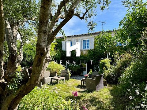 Ile de Ré, house for sale, La Couarde sur Mer, You will fall under the charm of the garden of this typical village house and its large living spaces, with a living/dining room of 90 m², 4 bedrooms including one of 30 m². To be seen quickly, additiona...