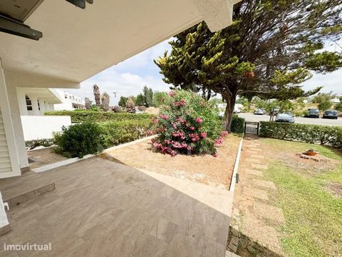 Appartement met 1 slaapkamer op een toplocatie in Aldeia Marim, op slechts twee minuten lopen van het prachtige strand van Cavacos. Dit appartement op de begane grond biedt een unieke kans om dicht bij het strand te wonen. Het bestaat uit een slaapka...