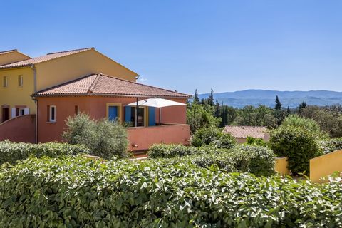 Bernard BIZET votre conseiller immobilier CAPIFRANCE vous propose en EXCLUSIVITÉ : Situé au cur de lun des plus beaux villages du Luberon, à ROUSSILLON, célèbre pour ses ocres et son cadre pittoresque. Cet appartement de 46 m² en excellent état vous ...