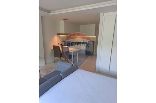 Te koop, een nieuw luxe appartement in het hart van Karon, Phuket! Op de 8e verdieping, bruikbare oppervlakte 34 vierkante meter met een studiokamer met 1 badkamer, zodat u een comfortabel en modern leven kunt ervaren. Van het modernste nieuwbouwontw...