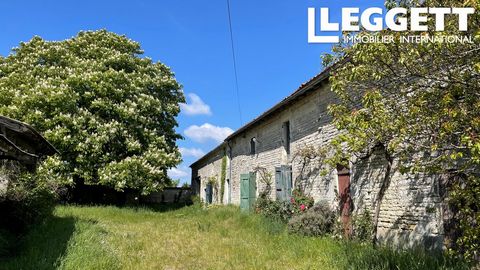 A28769SSA79 - Explore the potential of this charming farmhouse, proudly owned by the same family for over 70 years. Located in the quaint hamlet of Crezieres, this property offers opportunities for both permanent residency or holiday retreats. Enter ...