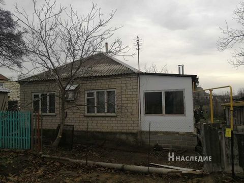 Номер в базе компании: 26068631. Предлагается вашему вниманию просторный дом в п. Коксовом. Характеристики Дом площадью 64 квадратных метров выполнен из кирпича. Планировка позволяет максимально эффективно использовать площадь. Особенностями планиров...