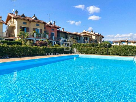 Puegnago del Garda, Raffa area, three-room apartment for sale In a small residence with swimming pool, we offer a three-room apartment on the ground floor, recently and completely renovated. The apartment boasts a private entrance via a pedestrian ga...