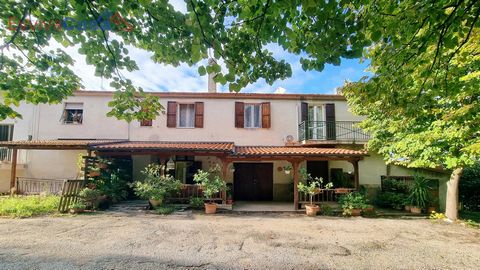 riferimento: SF037 Casa Indipendente Senigallia Vallone Scopri un'oasi di pace e tranquillità, immersa nel verde, dove la serenità incontra la praticità, a soli 10 minuti dal mare e dal centro di Senigallia. Questa proprietà, attualmente configurata ...