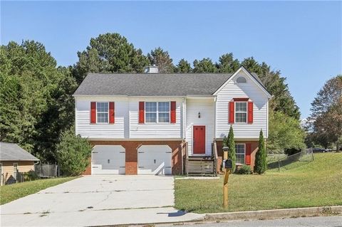 Welcome home to this charming, fully renovated, and move-in-ready 4-bedroom, 2-bathroom split-level home in Jonesboro, Georgia, offering modern living at its finest. With a new roof, HVAC system, hot water heater, as well as new flooring and fresh pa...